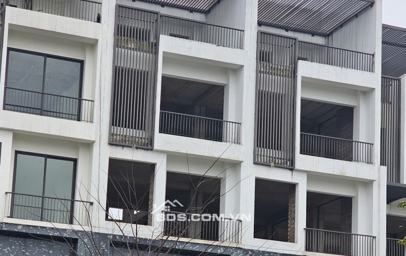 BÁN NHÀ PHỐ 5 TẦNG MẶT PHỐ (553,4m2 mặt sàn) MẶT ĐƯỜNG NGUYỄN TẤT THÀNH - VỊ TRÍ KIM CƯƠNG